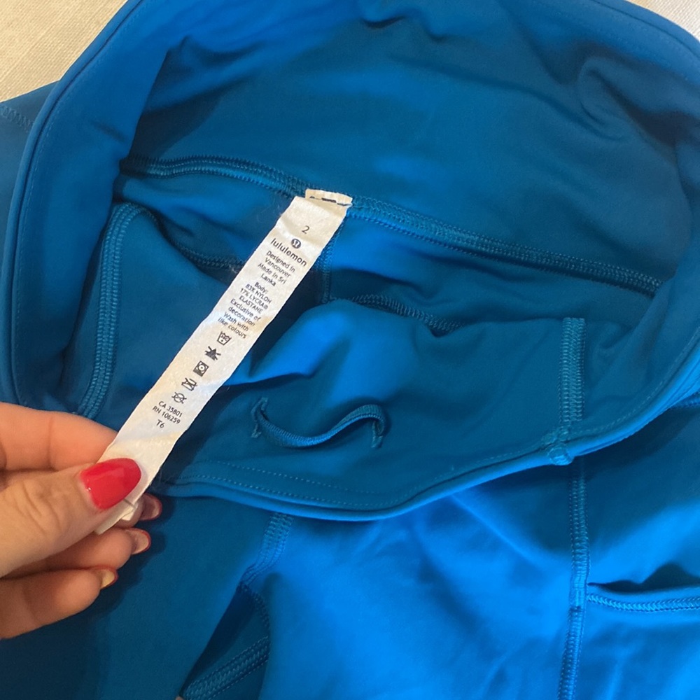 Lululemon shorts size 2 - Picture 4 of 5